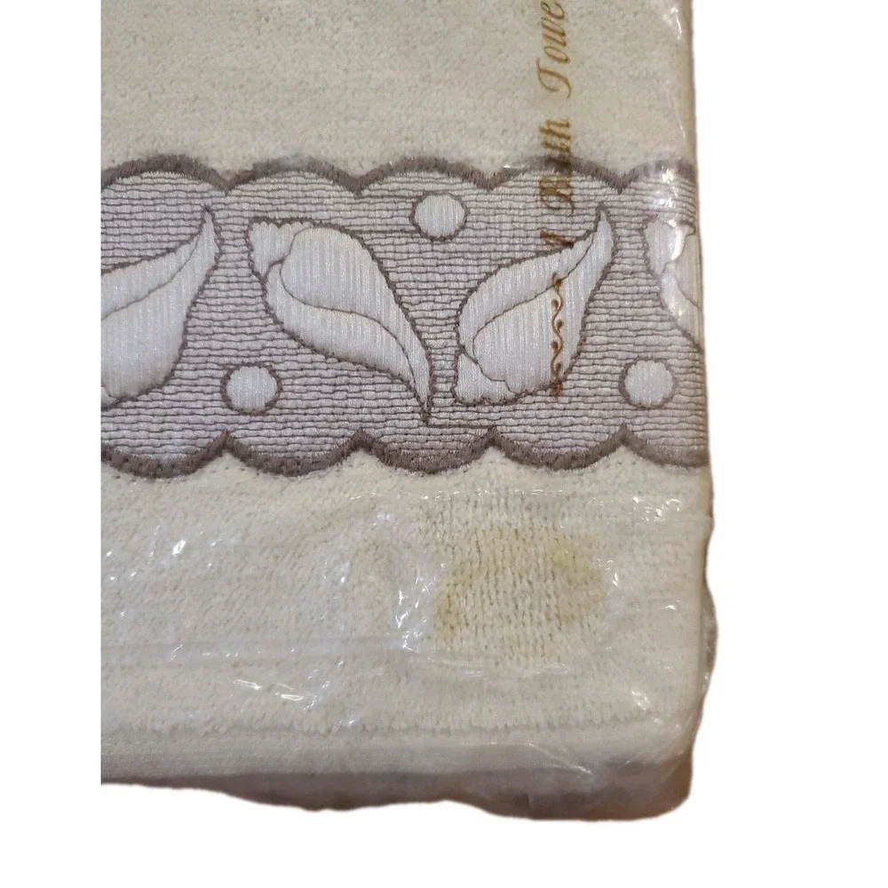 Vintage 3 Piece Towel Set Beige Bath Hand Wash Towels Shells Beach Seashell